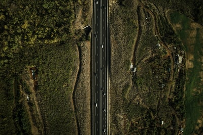 绿地环抱道路鹰眼摄影